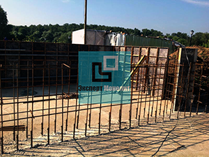 vozvedenie opalubki sten trehetagnogo doma