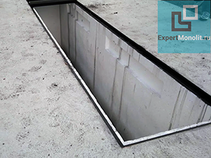 stroitelstvo smotrovoy yamy monolitnogo garaja