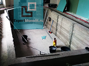 stroitelstvo monolitnogo basseyna in jelezobetona